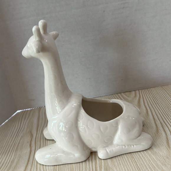 Ceramic giraffe planter - Picture 3 of 6